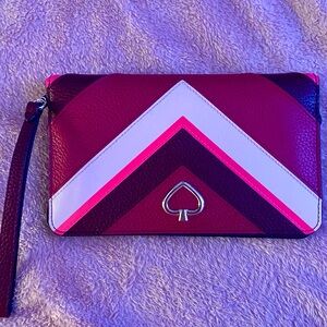 Kate Spade Kourtney Chevron Medium Clutch Wallet Wristlet in Pink(s) 🩷♠️